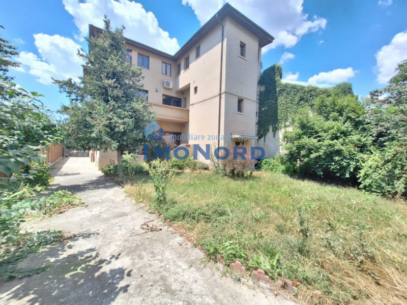 Apartament 4 camere  Blvd. Unirii Vulturilor curte 226 mp