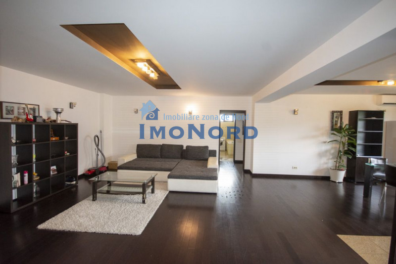 Apartament generos, 3 camere de vânzare, etaj 1, loc parcare inclus