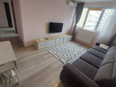 Vânzare apartament 4 camere renovat și mobilat, situat în zona Plaza Mall