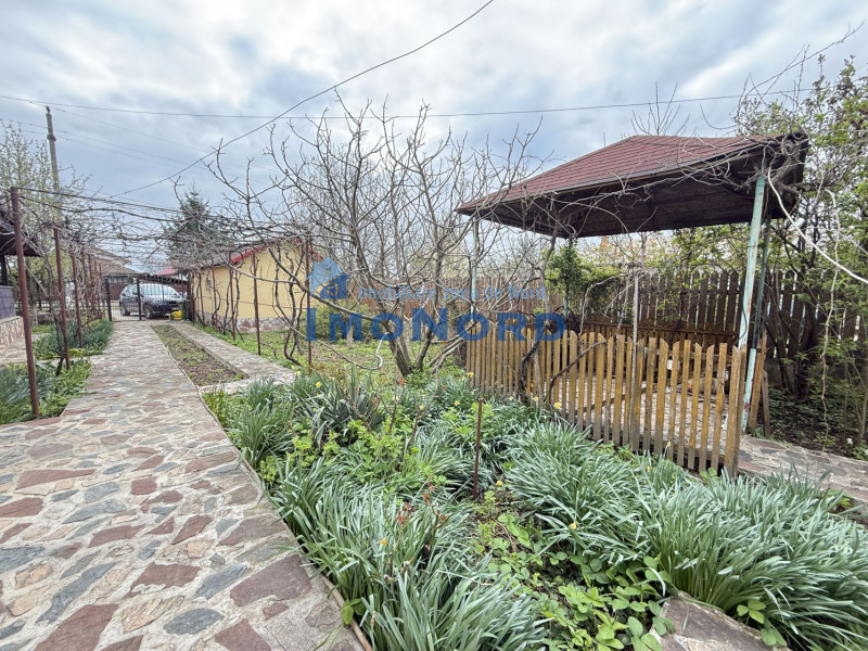 Snagov Izvorani casa locuibila cu livada de pomi fructiferi