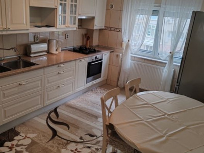 Închiriere apartament de 3 camere zona Unirii