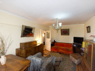 Apartament 3 camere de vânzare vedere spate – Bulevardul Tei | necesita renovare