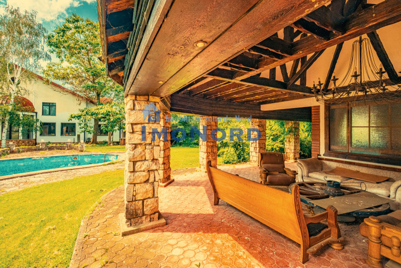 Casa superba cu vedere la lac in Izvorani – piscina, natura,si potential imens!