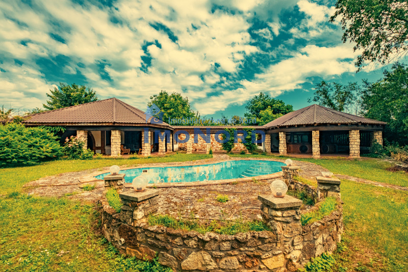 Casa superba cu vedere la lac in Izvorani – piscina, natura,si potential imens!
