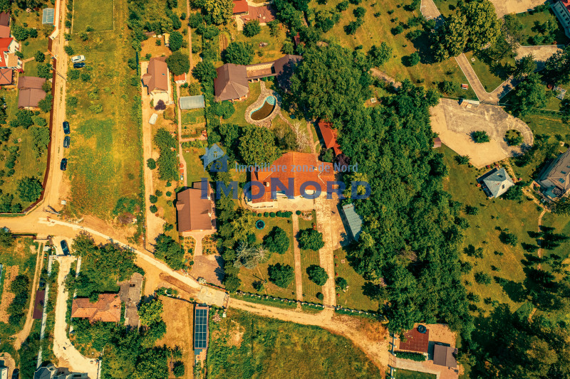 Casa superba cu vedere la lac in Izvorani – piscina, natura,si potential imens!