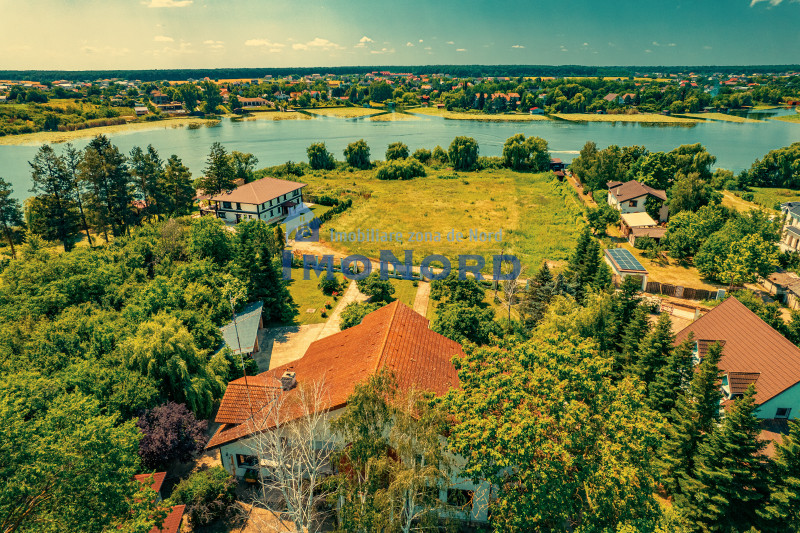 Casa superba cu vedere la lac in Izvorani – piscina, natura,si potential imens!