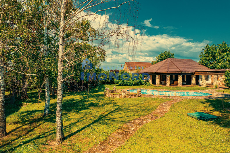 Casa superba cu vedere la lac in Izvorani – piscina, natura,si potential imens!