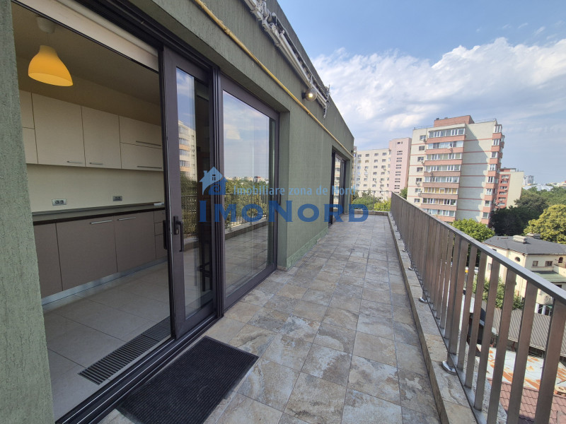 Un penthouse pe doua niveluri – spațiu, lumina și liniște