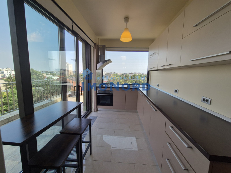 Un penthouse pe doua niveluri – spațiu, lumina și liniște