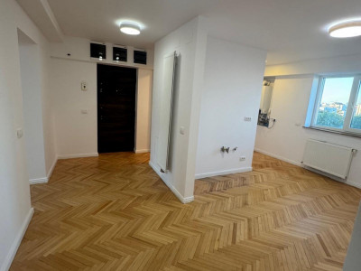 Vânzare apartament de 3 camere Piața Muncii- Decebal