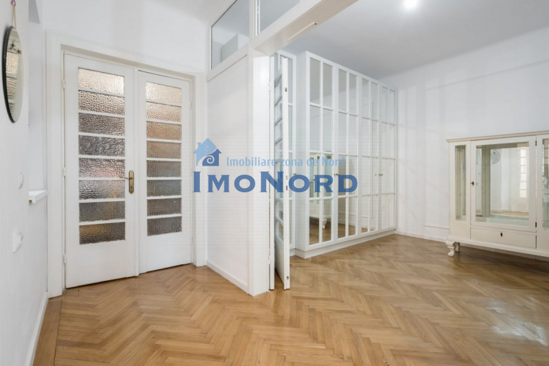 VAND APARTAMENT TREI CAMERE MAGNIFICE, SUPERB! APROAPE DE ORICE