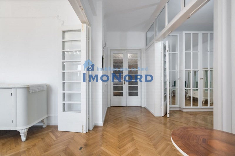 VAND APARTAMENT TREI CAMERE MAGNIFICE, SUPERB! APROAPE DE ORICE