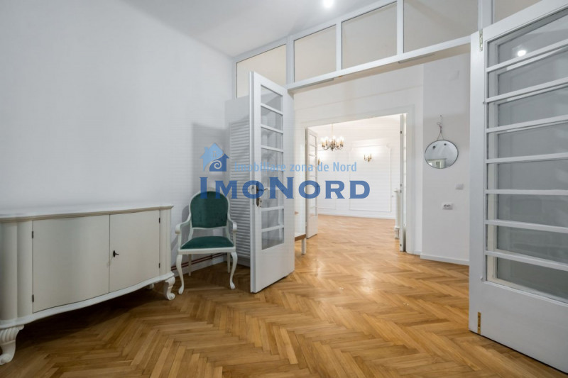 VAND APARTAMENT TREI CAMERE MAGNIFICE, SUPERB! APROAPE DE ORICE