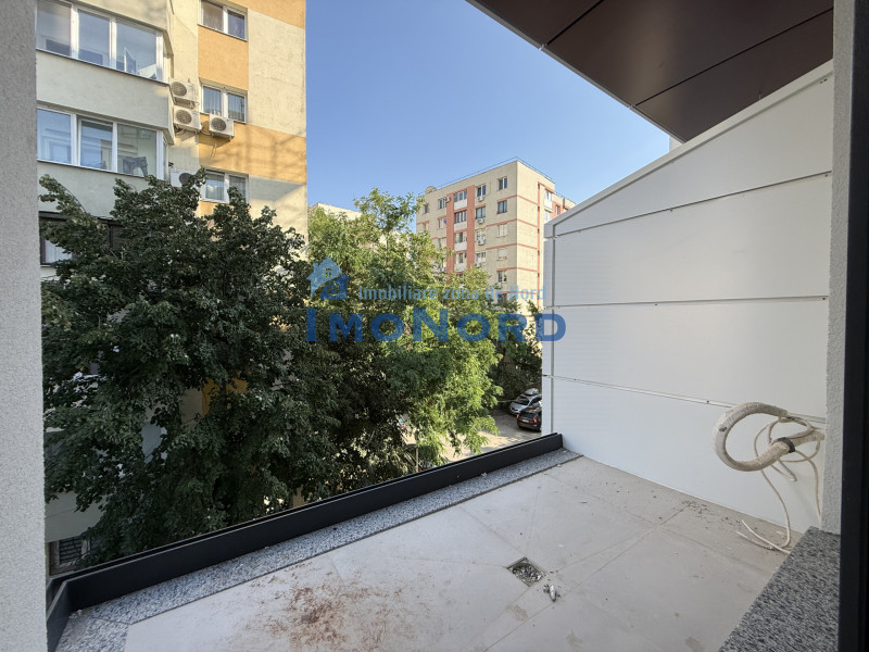 Centrul Capitalei, apartament cu 2 bai, etaj superior !