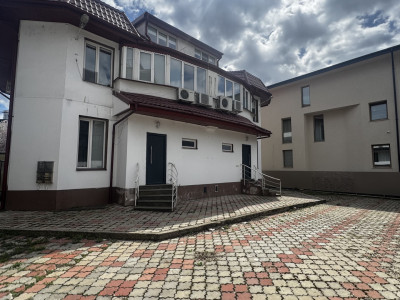 Vânzare vila 12 camere Sisești
