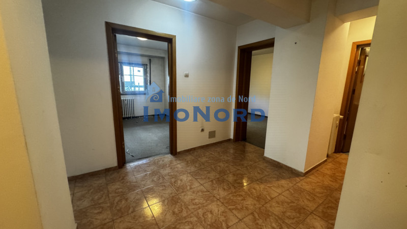 Vânzare apartament de 3 camere Decebal- vedere stradala