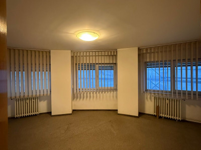 Vânzare apartament de 3 camere Decebal- vedere stradala