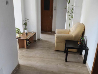 Vânzare apartament de 3 camere Calea Calarasilor- Muncii