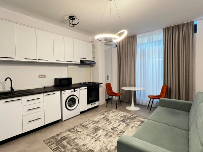 Apartament mobilat si utilat, curte engleza, liber