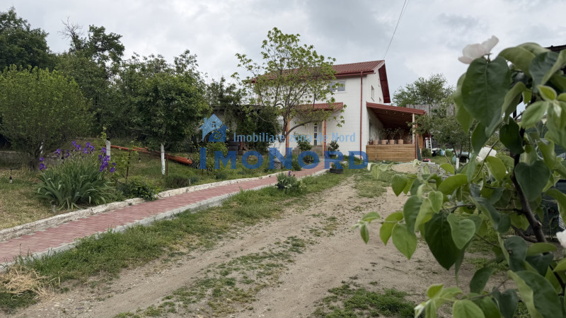 Casă de vânzare în Crevedia Mare – liniște, spațiu și independență energetică 