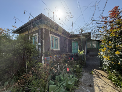 Casa demolabila langa Lacul Grivita  si Metrou Bazilescu
