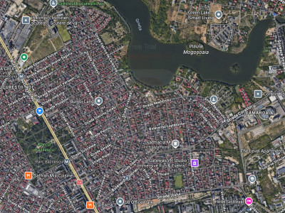 Casa cu gradina pe o strada linistita