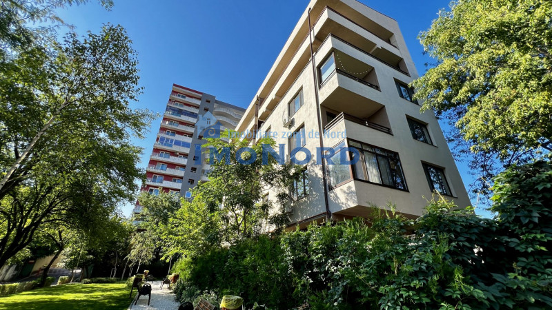 Pod Constanta - Mega Image, mobilat
