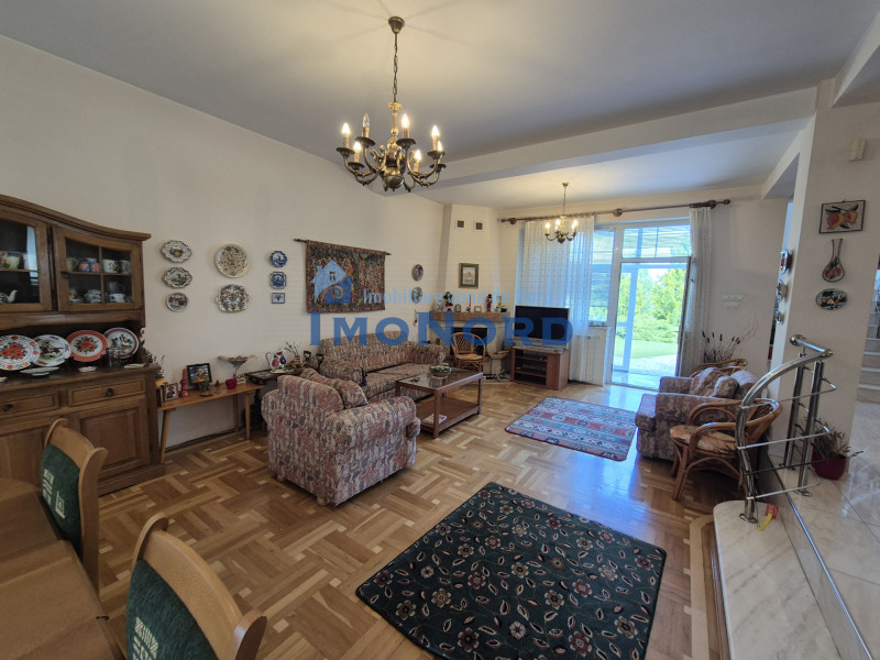Vilă cu piscină și grădină spectaculoasă, pe teren de 2.649 mp