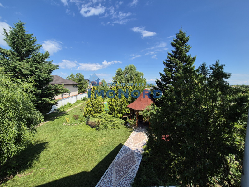 Vilă cu piscină și grădină spectaculoasă, pe teren de 2.649 mp