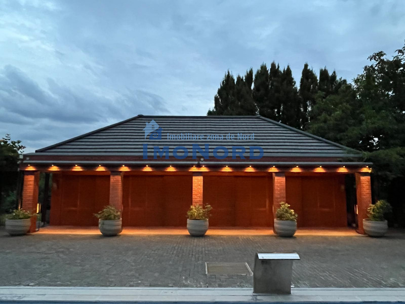 Proprietate exclusivistă cu 7.000 mp teren, piscină și multiple spații adiacente