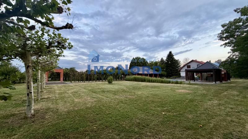 Proprietate exclusivistă cu 7.000 mp teren, piscină și multiple spații adiacente