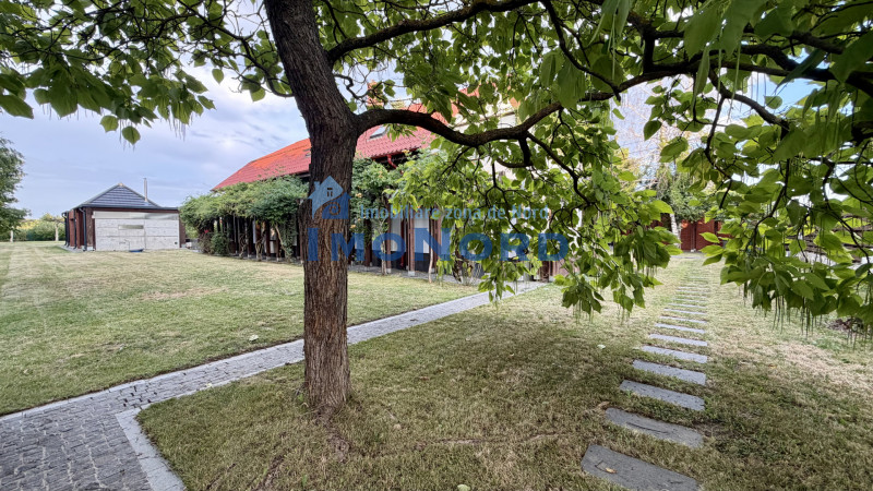 Proprietate exclusivistă cu 7.000 mp teren, piscină și multiple spații adiacente