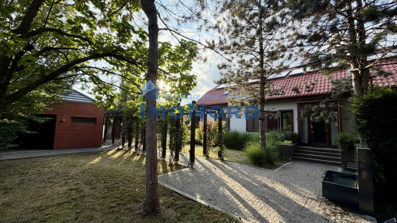 Proprietate exclusivistă cu 7.000 mp teren, piscină și multiple spații adiacente