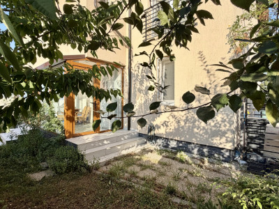 Casa de vânzare în Tunari – 3 dormitoare, curte proprie și 2 locuri de parcare