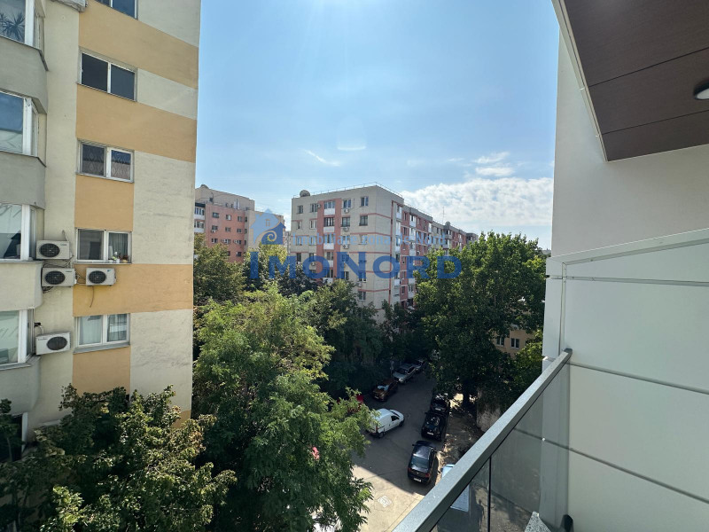 Centrul Capitalei, apartament cu 2 bai, etaj superior !