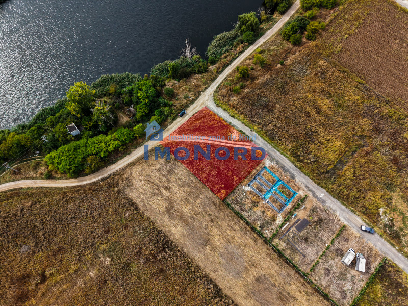 Teren cu vedere la lac Corbeanca - Petresti