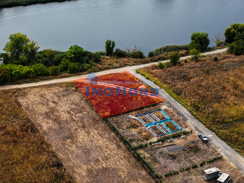 Teren cu vedere la lac Corbeanca - Petresti