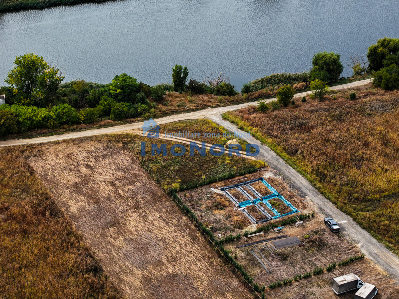 Teren cu vedere la lac Corbeanca - Petresti
