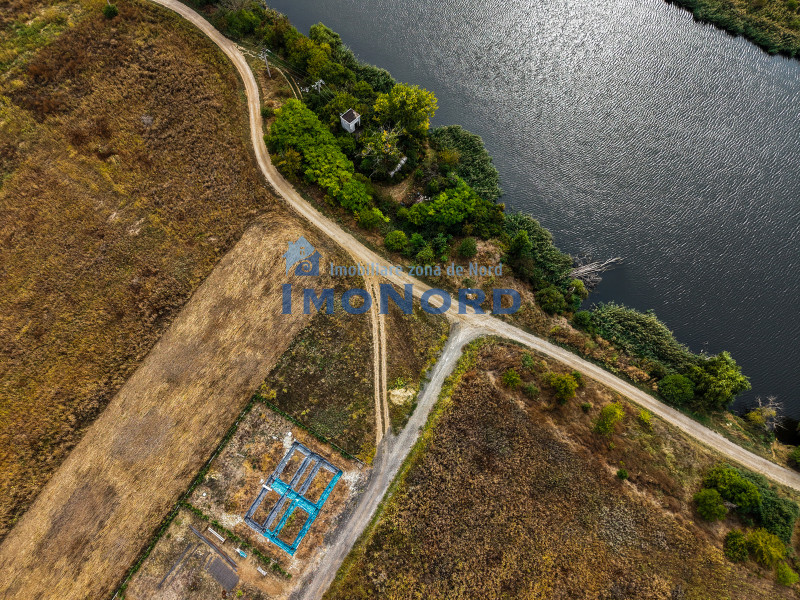 Teren cu vedere la lac Corbeanca - Petresti