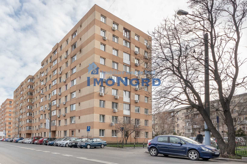 Apartament 3 camere, extrem de primitor, Crangasi